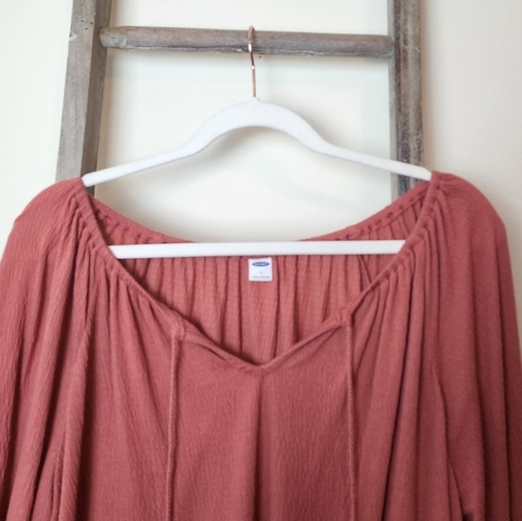 ⭐️40% Off⭐️ Old Navy Pucker Bell Sleeve Top - Picture 4 of 13